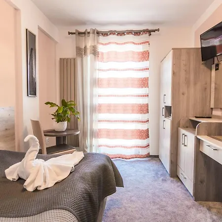 Resident Rene Bed & Breakfast 4*