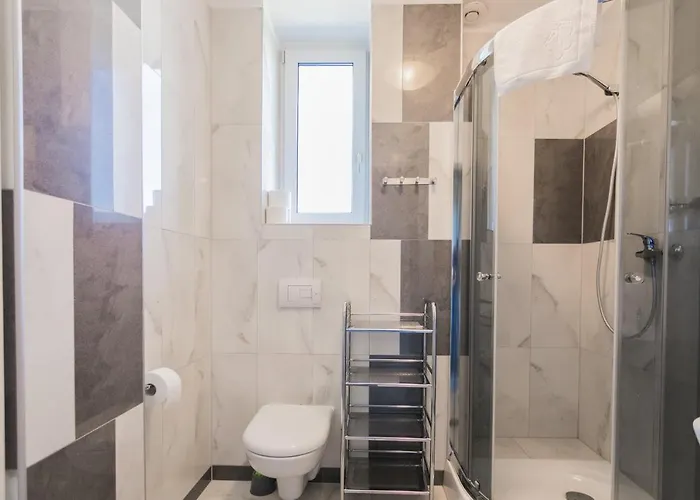 Resident Rene Oda ve Kahvaltı 4*