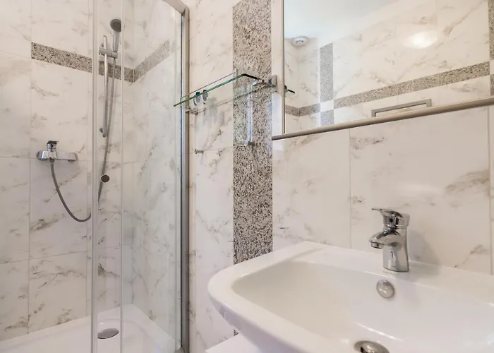 Resident Rene Oda ve Kahvaltı 4*